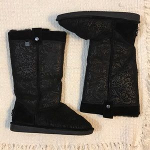 BearPaw Tall Black fur-lines boots w/detailing